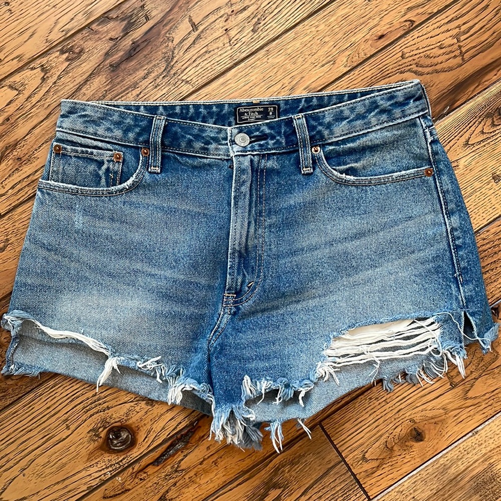 Abercrombie Annie High rose jean short size 29